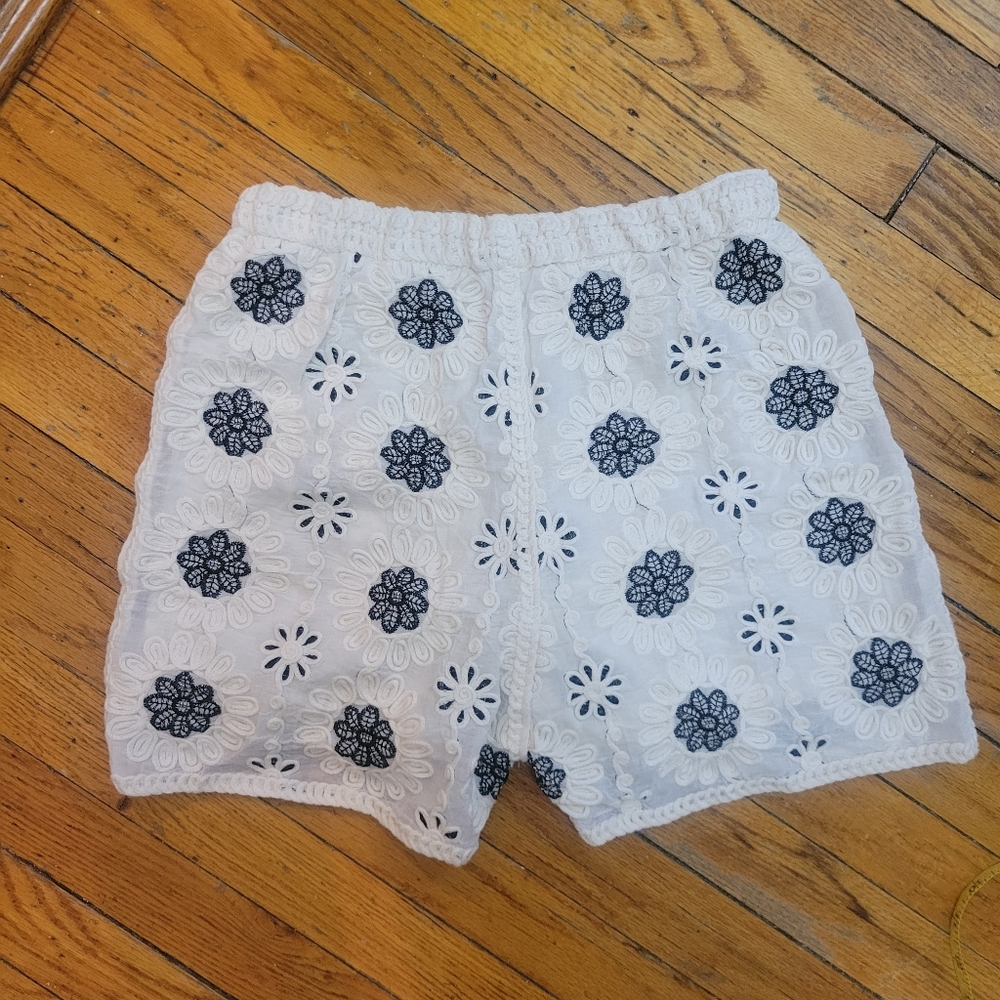 Cream & Black Embroidered Floral Women's Shorts NWOT Cottagecore Coastal Boho
